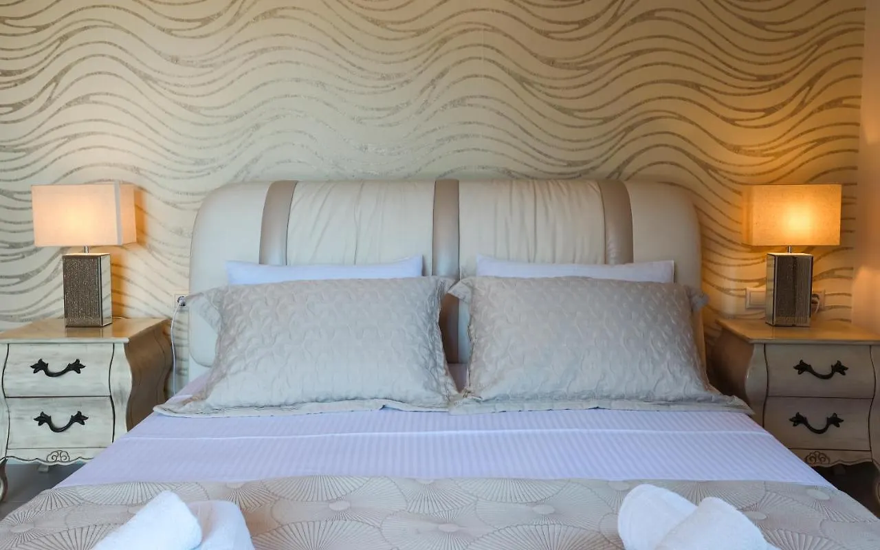 Scorpios Villa カラヴォミロス